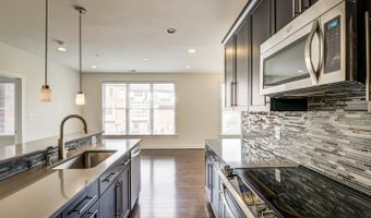 1107 S WALTER REED Dr 302, Arlington, VA 22204