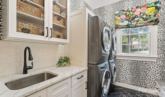 3605 Hampton Manor Dr, Charlotte, NC 28226
