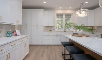 13 Woods Ln, Beaufort, SC 29907