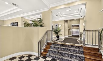 4950 BRENMAN PARK Dr 308, Alexandria, VA 22304