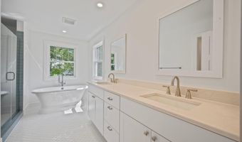 2100 PATRICK HENRY Dr, Arlington, VA 22205
