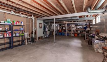 765 Spring Hill Farm Dr, Ballwin, MO 63021