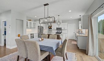 6694 Lakeview Cir NE, Albertville, MN 55301