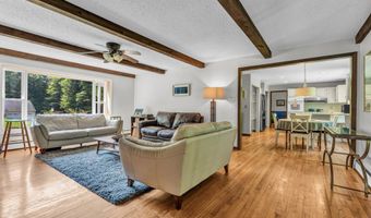 8 Sassafras Ln, Clinton, CT 06413