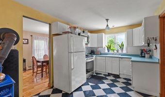 648 Raymond Rd, Chester, NH 03036