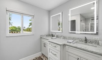 831 CHIPAWAY Dr, Apollo Beach, FL 33572