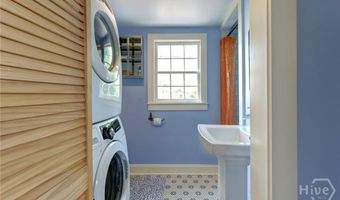 536 E Gordon Ln, Savannah, GA 31401