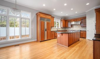 6723 HONESTY Dr, Bethesda, MD 20817