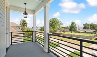900 PERRIN Dr, Arabi, LA 70032