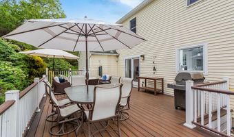 12 Fawn Ridge Dr, Brookfield, CT 06804