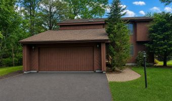 4 Taagan Point Rd, Danbury, CT 06811