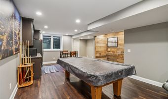 946 11th Ave SE, Altoona, IA 50009