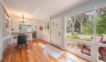 2104 S Circle Dr, Ann Arbor, MI 48103