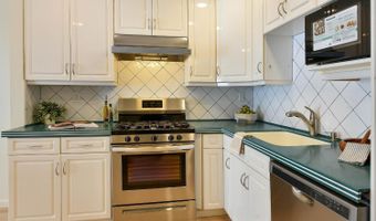 2318 Lakeview Dr, Santa Rosa, CA 95405