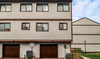 27 Crows Nest Ln 17F, Danbury, CT 06810