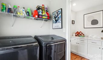 3330 Woodleaf Rd, Charlotte, NC 28205