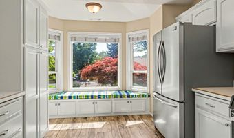 935 Cypress Point Loop, Ashland, OR 97520