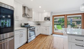 1132 S Fernandez Ave, Arlington Heights, IL 60005