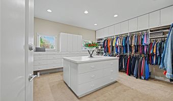 520 Bristol Dr, Aurora, OH 44202