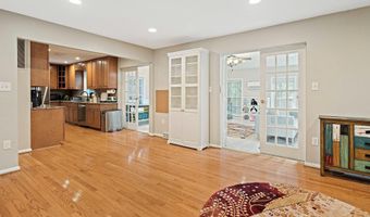 9220 BURNETTA Dr, Annandale, VA 22003