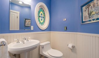 19 Ledge Rd, Bristol, RI 02809