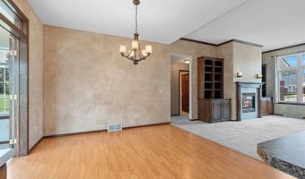 923 W WINDTREE Dr, Appleton, WI 54914