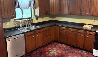 31 Angela St, Athens, OH 45701