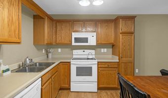 1046 10th Ave NW, Altoona, IA 50009