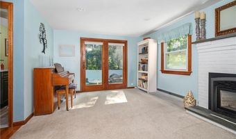 7 Aurora Dr, Cumberland, RI 02864