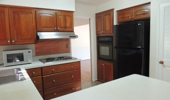 2098 Yorktown Dr, Ann Arbor, MI 48105