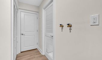 8 Imperia Pl, Aberdeen, NJ 07747