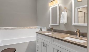 35 Ridgeview Circle Ct, Ballwin, MO 63021