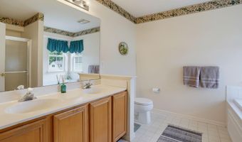 10 WHIRLAWAY Dr, Bear, DE 19701