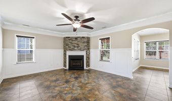 107 Walkabout Dr, Aberdeen, NC 28315