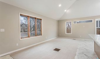 505 W Cedar St, Beresford, SD 57004