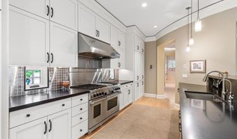 25 Walnut St, Jamestown, RI 02835