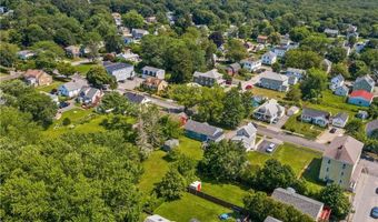 61 Richmond St, Bristol, RI 02809