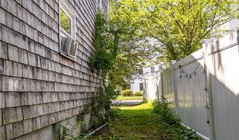 94 Waverly St, Warwick, RI 02889