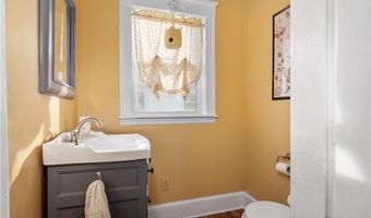 36 England St, Cumberland, RI 02864