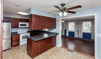 202 11th Ave NW, Altoona, IA 50009