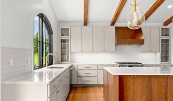 2 Stone Bridge Dr, Middletown, RI 02842