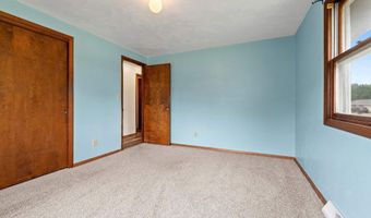 1517 NAVARINO St, Algoma, WI 54201