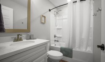 121 Grande View Dr, Biloxi, MS 39531