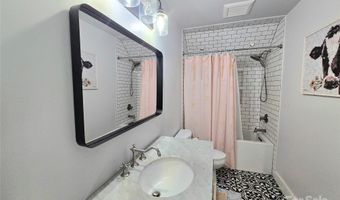 565 School Rd, Asheville, NC 28803