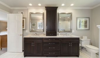 29 Woodland Dr, Avon, CT 06001