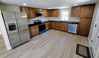 1014 Eckart Ave, Auburn, IN 46706