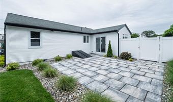 55 Brookfield Dr, Cranston, RI 02920