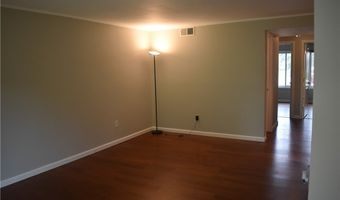 10 Southcreek Ct B, Amherst, NY 14051