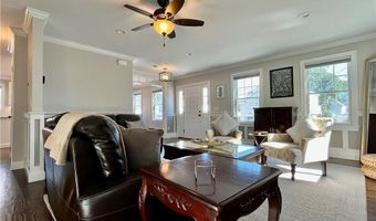 24 Stockholm St, Newport, RI 02840
