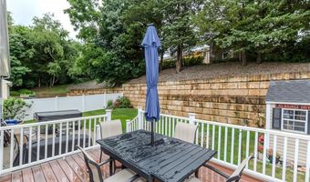 10 Pembroke Dr, Johnston, RI 02919